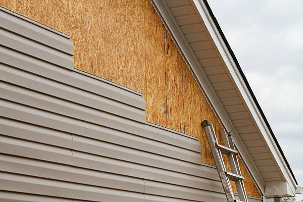 Professional Siding Installation technician working in Simsbury, CT